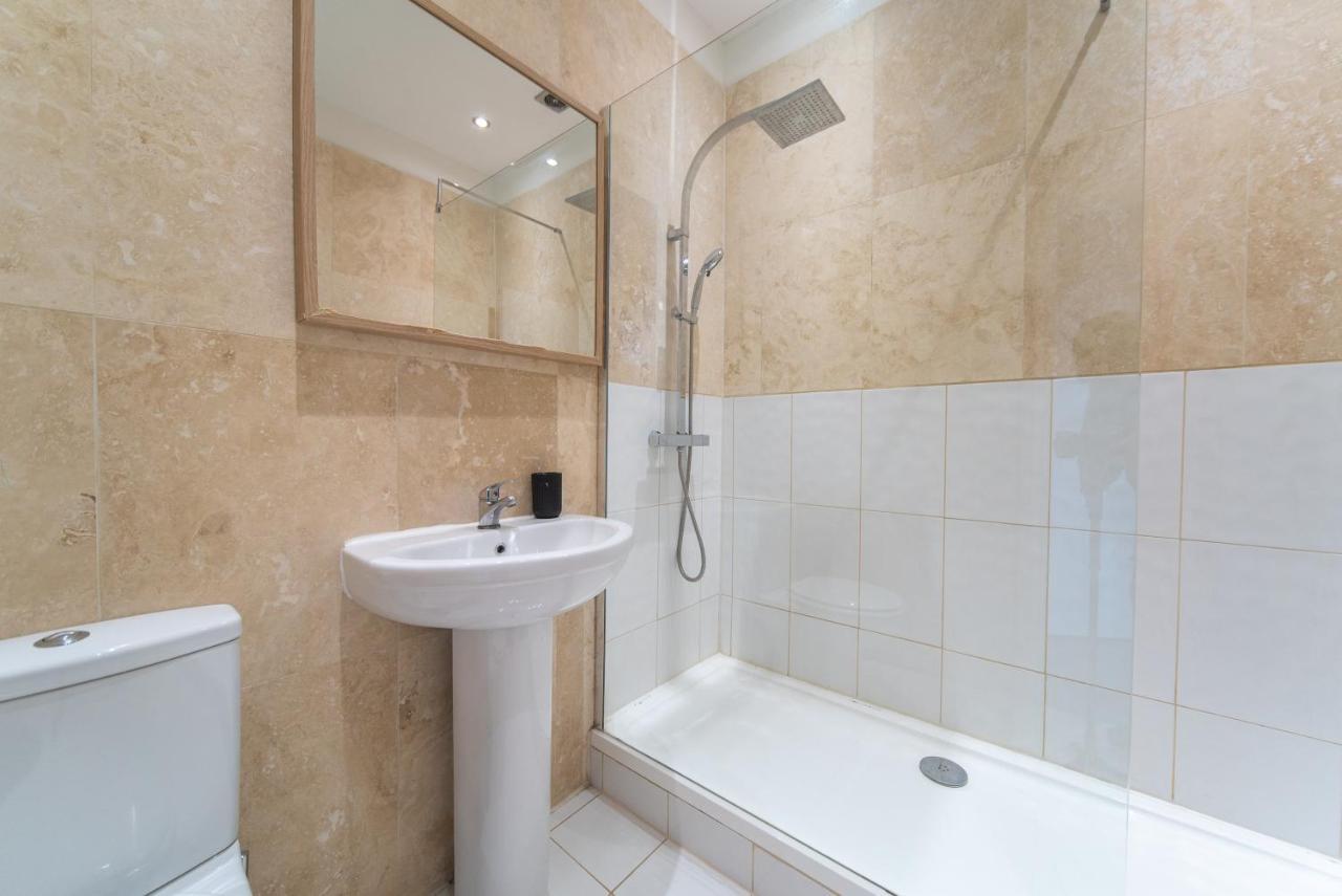 Spacious 2 Bedroom Apartment In Downtown Лондон Экстерьер фото